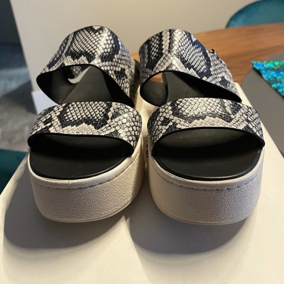 Vince Westport Sandal - Picture 2 of 8